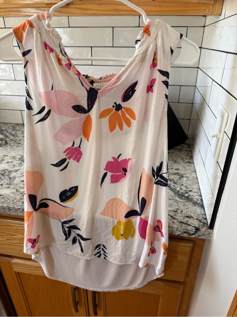 A New Day Women's Size XL White Floral Sleeveless V-Neck Ruffle Chiffon Blouse